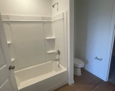 827 Rosewood Trail - Photo Thumbnail 9