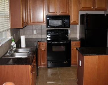 919 Sterling Creek Circle - Photo Thumbnail 5