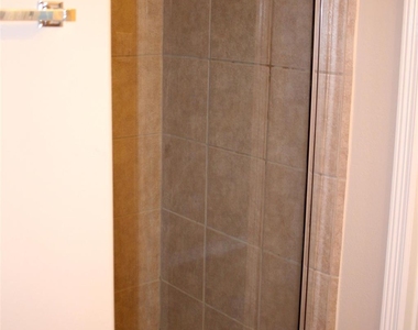 919 Sterling Creek Circle - Photo Thumbnail 7