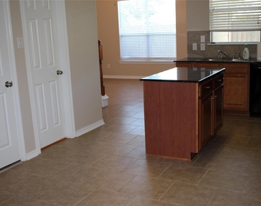 919 Sterling Creek Circle - Photo Thumbnail 3