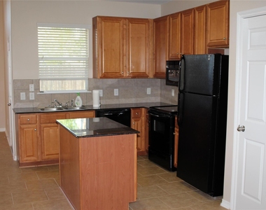 919 Sterling Creek Circle - Photo Thumbnail 8