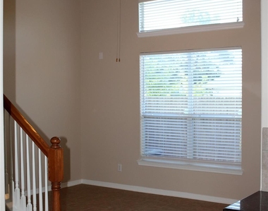 919 Sterling Creek Circle - Photo Thumbnail 6