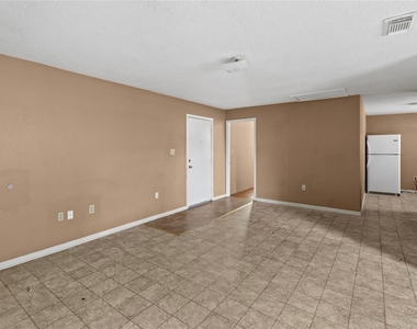 2200 Peach Avenue - Photo Thumbnail 3