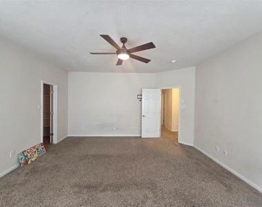 2715 Riverhollow Lane - Photo Thumbnail 27