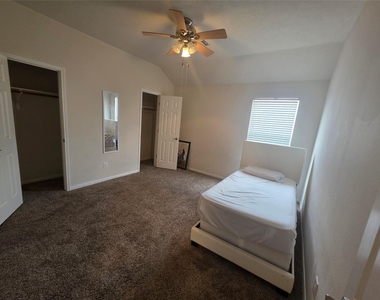 2715 Riverhollow Lane - Photo Thumbnail 34