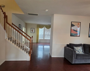 2715 Riverhollow Lane - Photo Thumbnail 5
