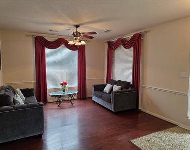 2715 Riverhollow Lane - Photo Thumbnail 6