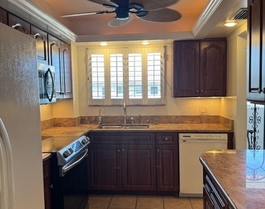 2121 Collier Avenue - Photo Thumbnail 10