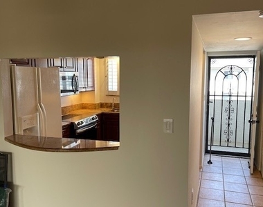 2121 Collier Avenue - Photo Thumbnail 5