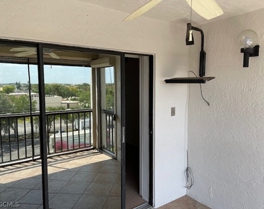 2121 Collier Avenue - Photo Thumbnail 8
