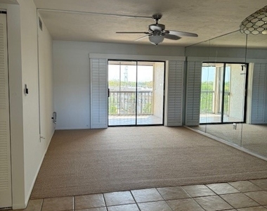 2121 Collier Avenue - Photo Thumbnail 7