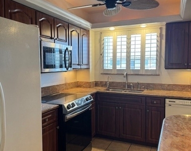 2121 Collier Avenue - Photo Thumbnail 11