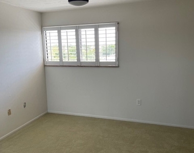 2121 Collier Avenue - Photo Thumbnail 13