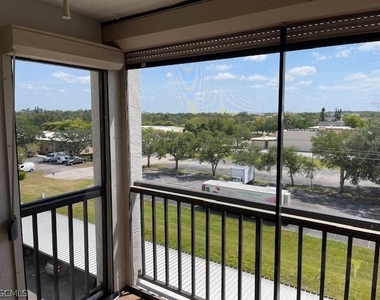 2121 Collier Avenue - Photo Thumbnail 2