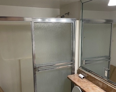 2121 Collier Avenue - Photo Thumbnail 17