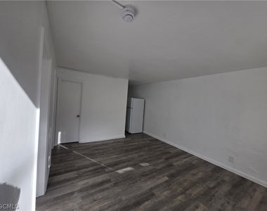 3033 2nd Street - Photo Thumbnail 3