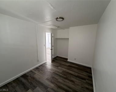 3033 2nd Street - Photo Thumbnail 6