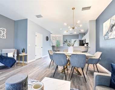 981 Hampton Circle - Photo Thumbnail 6