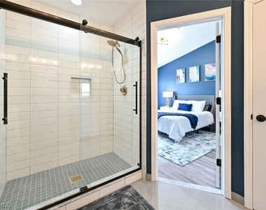981 Hampton Circle - Photo Thumbnail 15