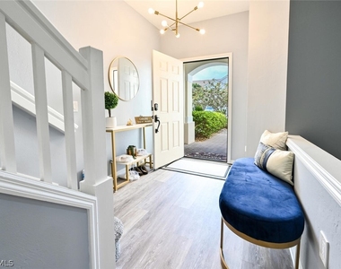 981 Hampton Circle - Photo Thumbnail 11