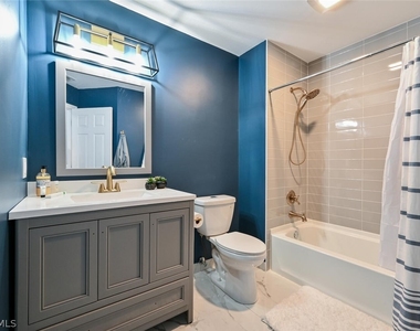 981 Hampton Circle - Photo Thumbnail 18
