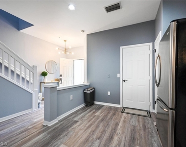981 Hampton Circle - Photo Thumbnail 9