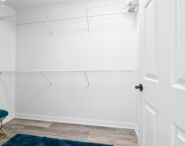 981 Hampton Circle - Photo Thumbnail 16