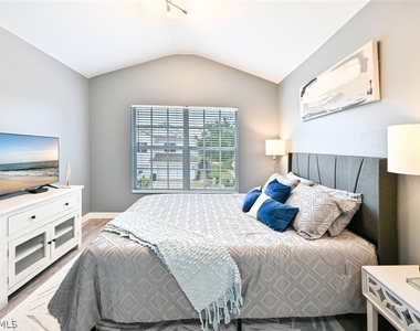981 Hampton Circle - Photo Thumbnail 17