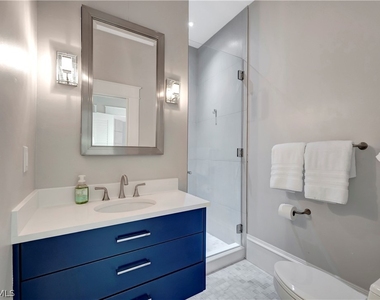 1375 Gordon Drive - Photo Thumbnail 15