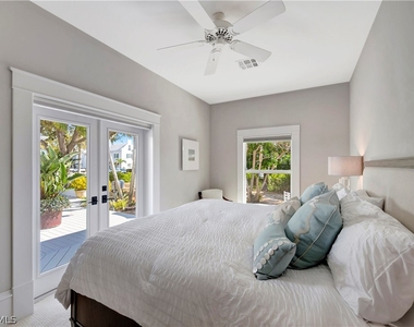 1375 Gordon Drive - Photo Thumbnail 17
