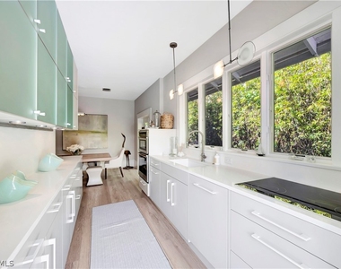 1375 Gordon Drive - Photo Thumbnail 13