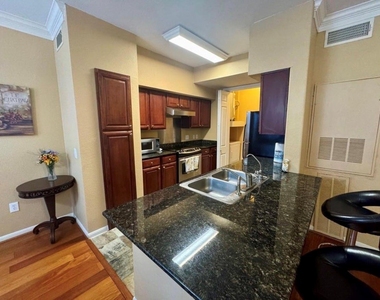 7575 Kirby Drive - Photo Thumbnail 4