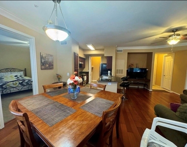 7575 Kirby Drive - Photo Thumbnail 11