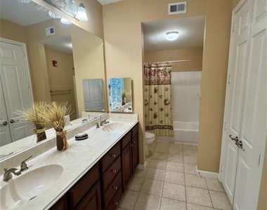 7575 Kirby Drive - Photo Thumbnail 14