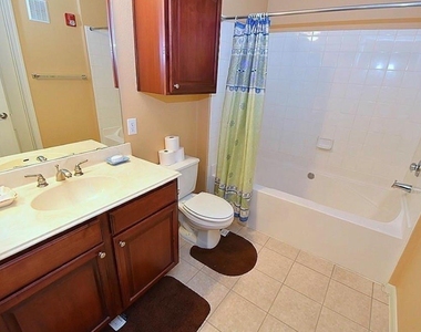 7575 Kirby Drive - Photo Thumbnail 13