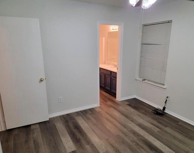 17303 Box Canyon Drive - Photo Thumbnail 8