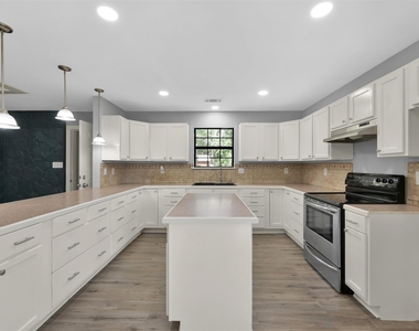 15876 Pecan Drive - Photo Thumbnail 2
