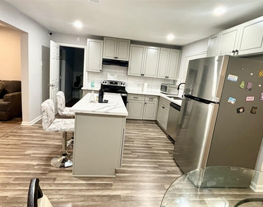 4014 Farmer Street - Photo Thumbnail 2