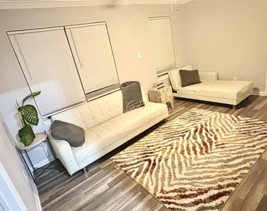 4014 Farmer Street - Photo Thumbnail 3