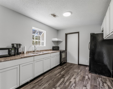 541 Trails End Drive - Photo Thumbnail 7