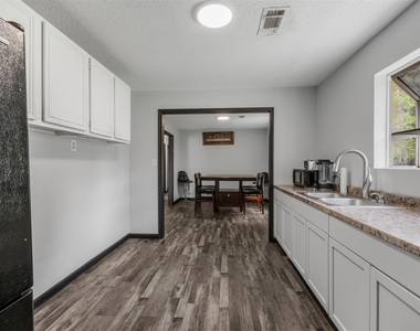 541 Trails End Drive - Photo Thumbnail 9