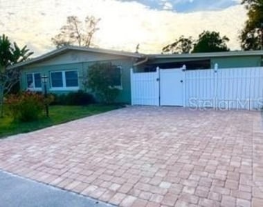 604 7th Avenue Sw - Photo Thumbnail 2