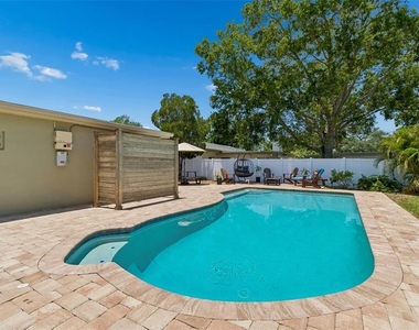 604 7th Avenue Sw - Photo Thumbnail 2