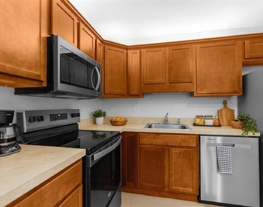 5551 Executive Drive - Photo Thumbnail 3