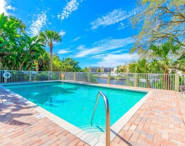 5551 Executive Drive - Photo Thumbnail 2