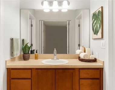 5551 Executive Drive - Photo Thumbnail 6