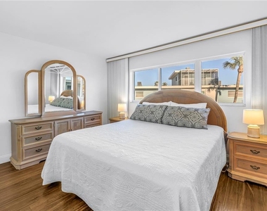 6161 Gulf Winds Drive - Photo Thumbnail 12