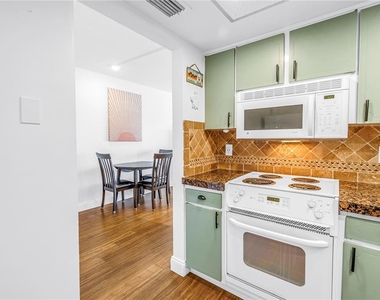 6161 Gulf Winds Drive - Photo Thumbnail 10