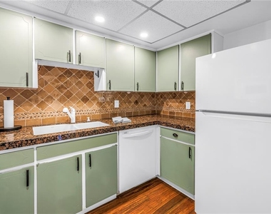 6161 Gulf Winds Drive - Photo Thumbnail 11