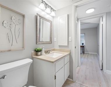 1100 E Bay Drive - Photo Thumbnail 15